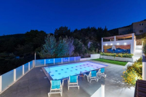 Luxury apartment Sara with heated pool